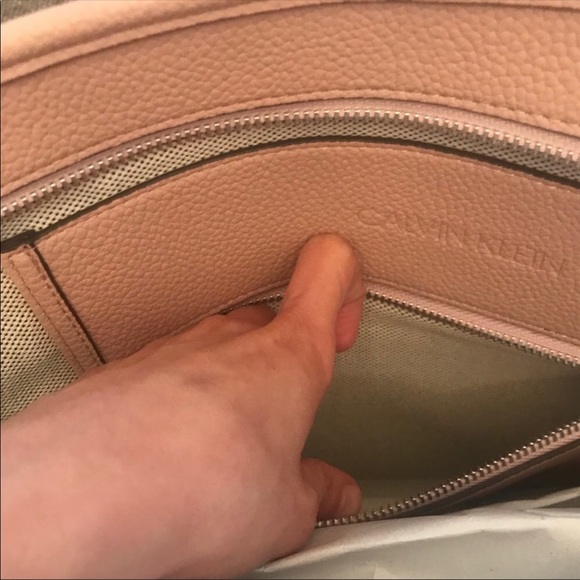 Calvin Klein Medium Tote Pebb Bag - Picture 6 of 7